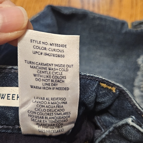 Seven7 Blue Jean Shorts with Frayed Hem. Size 10 With Stretch. - Picture 5 of 7